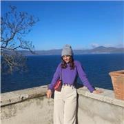 Docente di musica impartisce lezioni di violino, teoria della musica e solfeggio